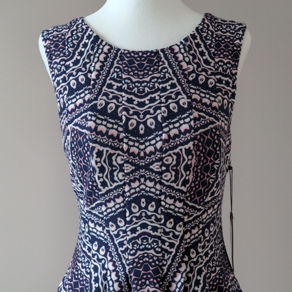 NWT Vince Camuto Dress - Picture 3 of 8